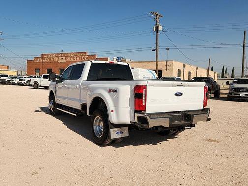 Oxford White 2026 Ford F-350 Lariat