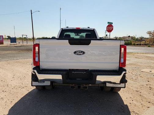 Oxford White 2027 Ford F-450 XL