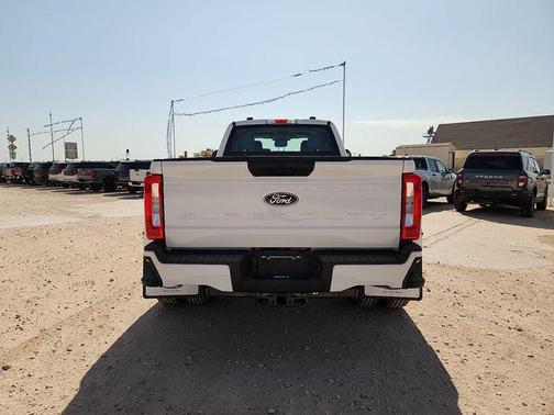 Oxford White 2027 Ford F-350 XL
