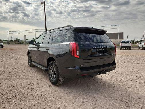 Dark Matter Gray Metallic 2026 Ford Expedition Active