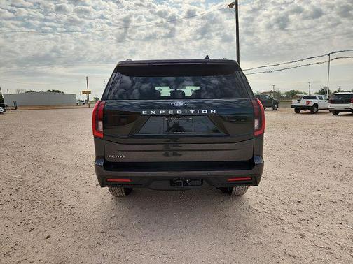 Dark Matter Gray Metallic 2026 Ford Expedition Active