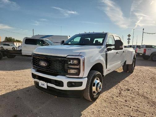 Oxford White 2027 Ford F-350 XL