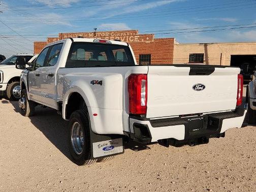 Oxford White 2027 Ford F-350 XL