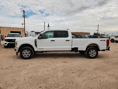 Oxford White 2027 Ford F-250 XLT