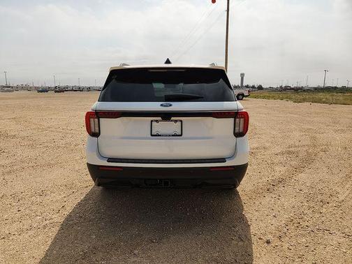 Star White Metallic Tri-Coat 2026 Ford Explorer ST-Line