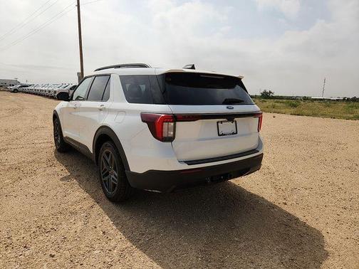 Star White Metallic Tri-Coat 2026 Ford Explorer ST-Line