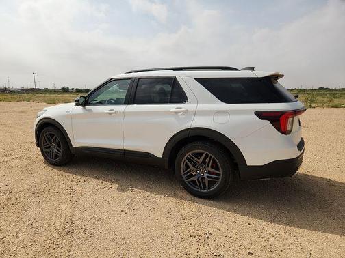 Star White Metallic Tri-Coat 2026 Ford Explorer ST-Line