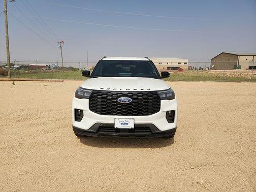 Star White Metallic Tri-Coat 2026 Ford Explorer ST-Line