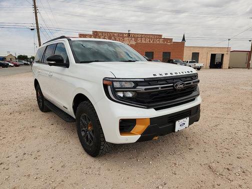Star White Metallic Tri-Coat 2026 Ford Expedition Tremor