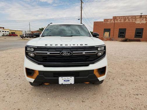 Star White Metallic Tri-Coat 2026 Ford Expedition Tremor