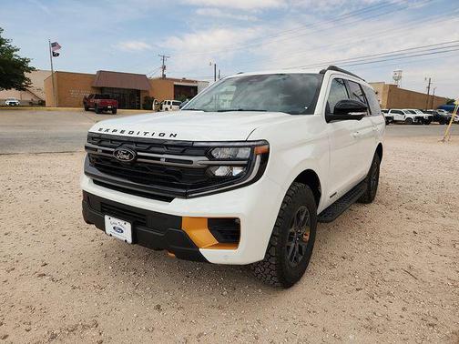 Star White Metallic Tri-Coat 2026 Ford Expedition Tremor