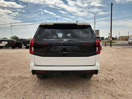 Star White Metallic Tri-Coat 2026 Ford Expedition Tremor