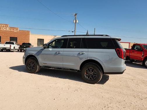 Glacier Gray Metallic Tri-Coat 2027 Ford Expedition Tremor