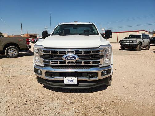 Oxford White 2027 Ford F-450 XL