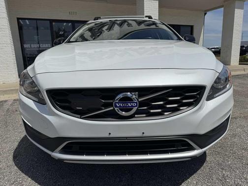 Crystal White Pearl Metallic 2018 Volvo V60 Cross Country T5