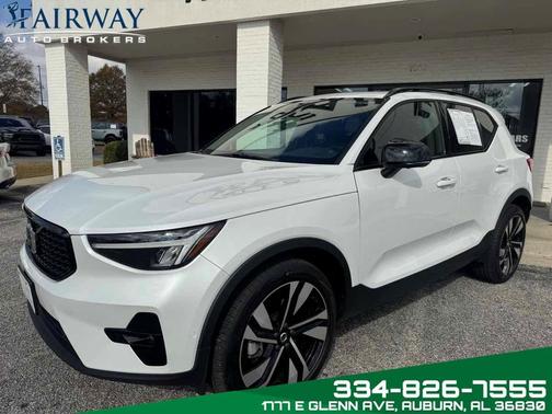 2024 Volvo XC40 B5 Plus Dark Theme