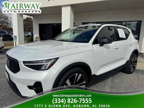 2024 Volvo XC40 B5 Plus Dark Theme