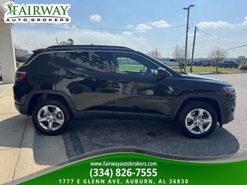 Diamond Black Crystal Pearlcoat 2023 Jeep Compass Latitude