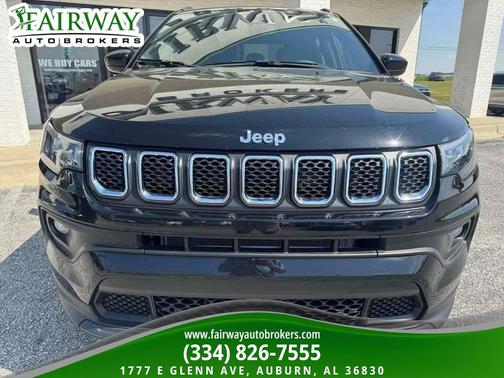 Diamond Black Crystal Pearlcoat 2023 Jeep Compass Latitude