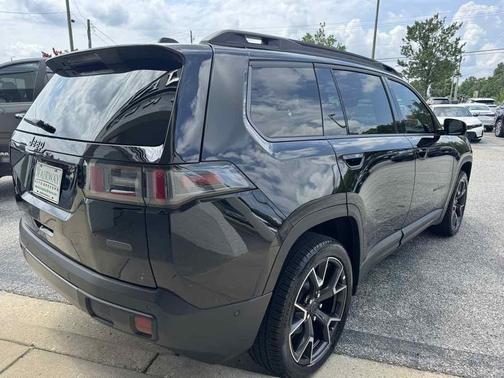 diamond black crystal pearlcoat 2026 Jeep Cherokee Overland