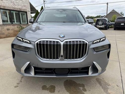 Skyscraper Grey Metallic 2025 BMW X7 xDrive40i