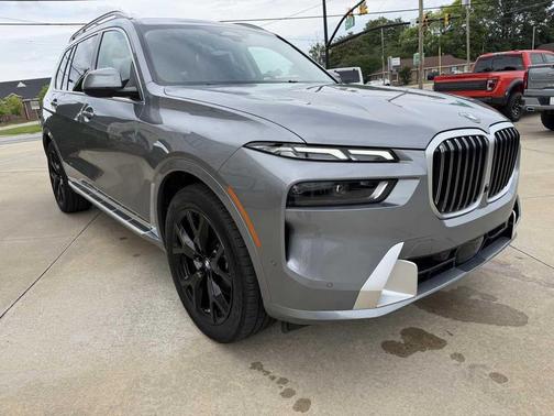 Skyscraper Grey Metallic 2025 BMW X7 xDrive40i