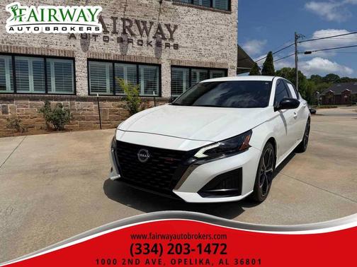 Pearl White Tricoat 2024 Nissan Altima SR FWD