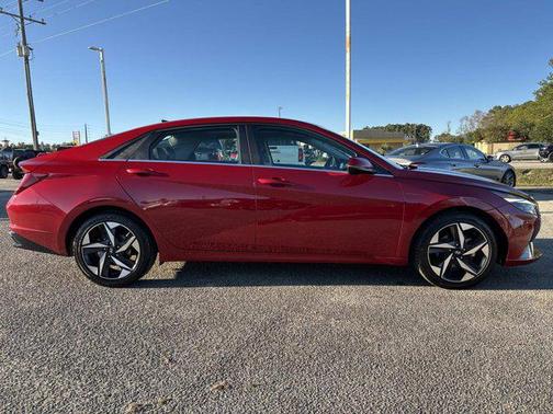 2022 Hyundai ELANTRA Limited