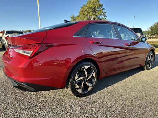 2022 Hyundai ELANTRA Limited