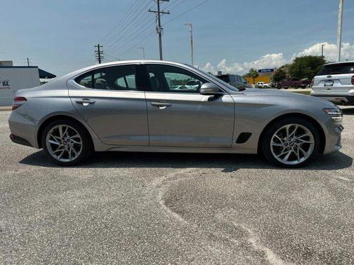 2022 Genesis G70 2.0T RWD