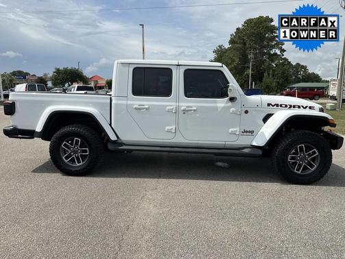 Bright White Clearcoat 2026 Jeep Gladiator Mojave X 4x4