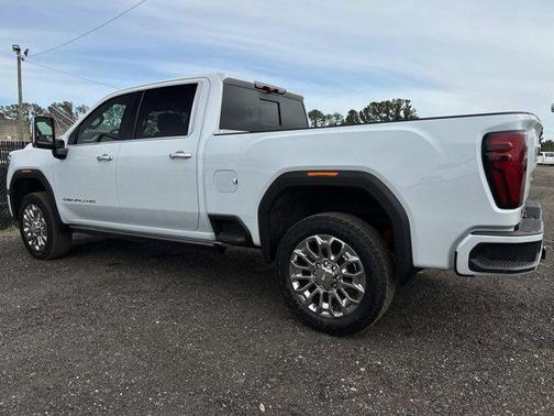 Glacier White Tricoat 2026 GMC Sierra 2500 Denali