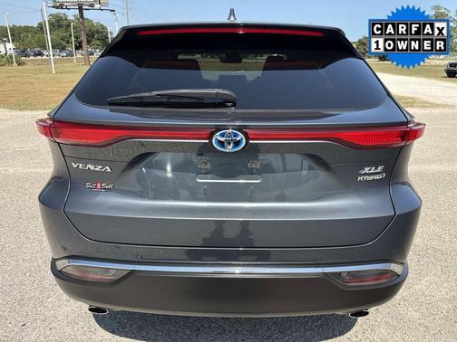 Coastal Gray Metallic 2022 Toyota Venza XLE