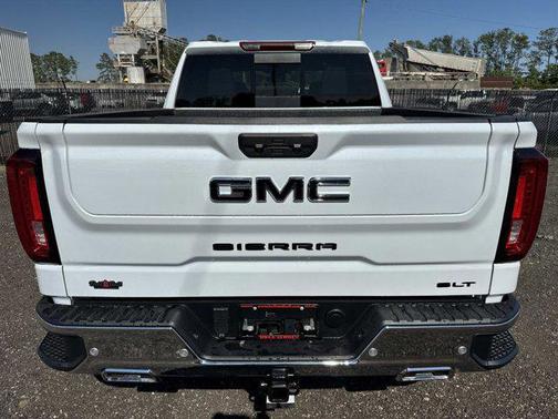 Glacier White Tricoat 2026 GMC Sierra 1500 SLT