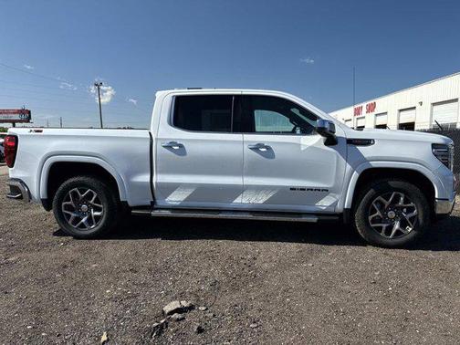 Glacier White Tricoat 2026 GMC Sierra 1500 SLT