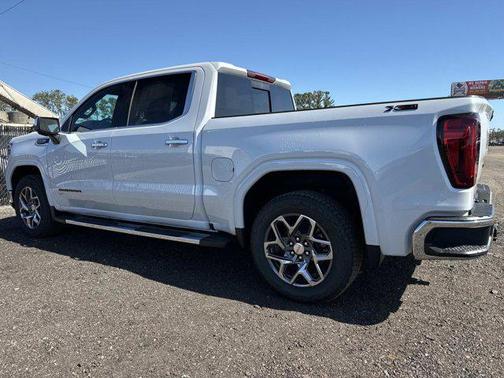 Glacier White Tricoat 2026 GMC Sierra 1500 SLT