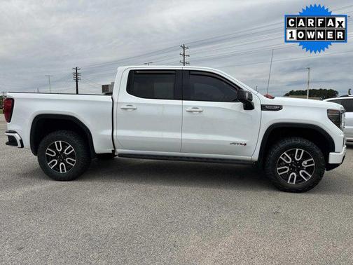 Summit White 2024 GMC Sierra 1500 AT4