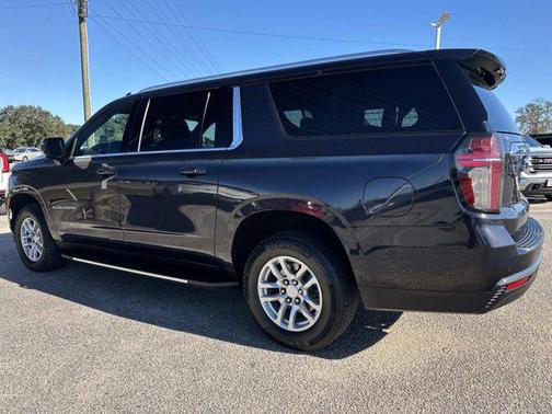 2023 Chevrolet Suburban LT