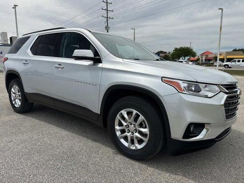 Silver Ice Metallic 2020 Chevrolet Traverse LT Cloth