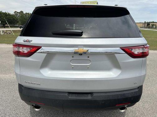 Silver Ice Metallic 2020 Chevrolet Traverse LT Cloth