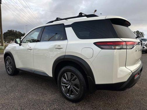 2023 Nissan Pathfinder SV FWD