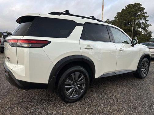 2023 Nissan Pathfinder SV FWD