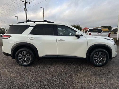 2023 Nissan Pathfinder SV FWD