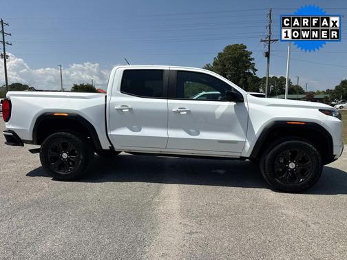 Summit White 2024 GMC Canyon Elevation