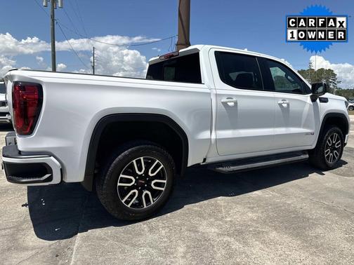 Summit White 2025 GMC Sierra 1500 AT4