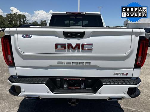 Summit White 2025 GMC Sierra 1500 AT4