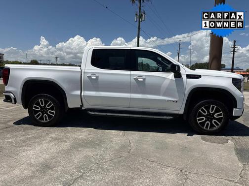 Summit White 2025 GMC Sierra 1500 AT4
