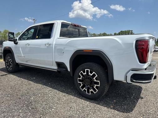 Glacier White Tricoat 2026 GMC Sierra 2500 Denali Ultimate