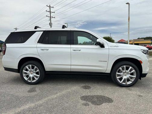 Iridescent Pearl Tricoat 2022 Chevrolet Tahoe 4WD High Country