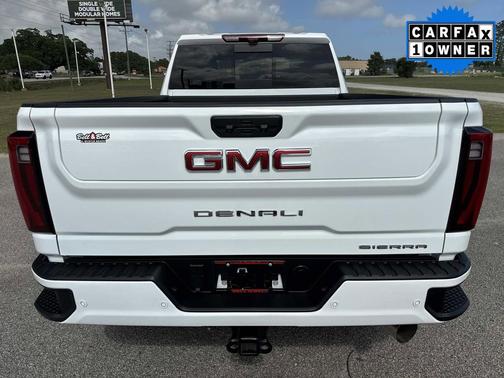 Summit White 2025 GMC Sierra 2500 Denali